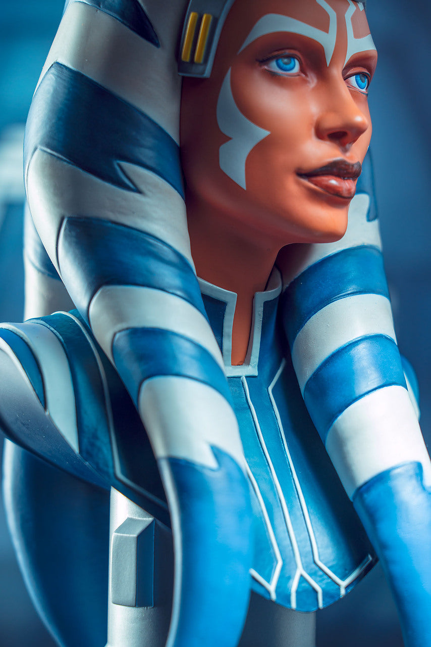 chez-rhox-geek-stop-collectible-star-wars-the-mandalorian-figurine-legends-in-3-dimensions-ahsoka-tano-1-2-scal-resin-bust-1.jpg