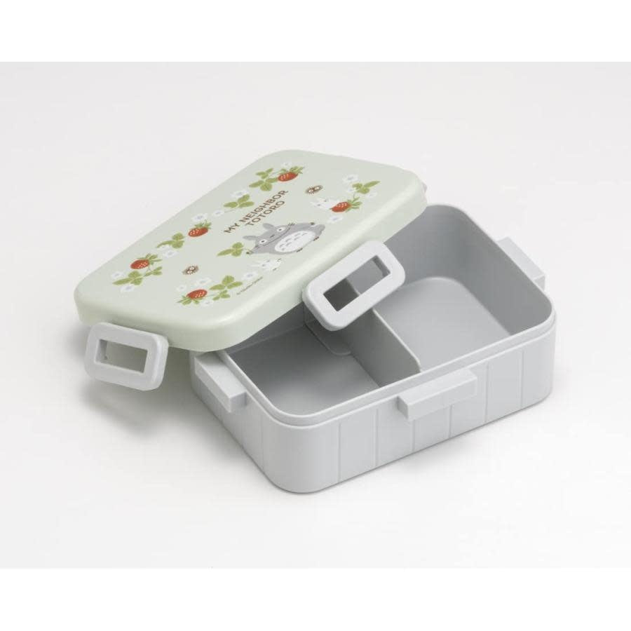 chez-rhox-geek-stop-bento-box-studio-ghibli-my-neighbor-totoro-chuu-and-chibi-totoro-with-strawberries-with-separator-650ml-2