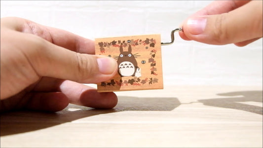 chez-rhox-geek-stop-music-box-studio-ghibli-my-neighbor-totoro-autumn-scene-manual-3.jpg