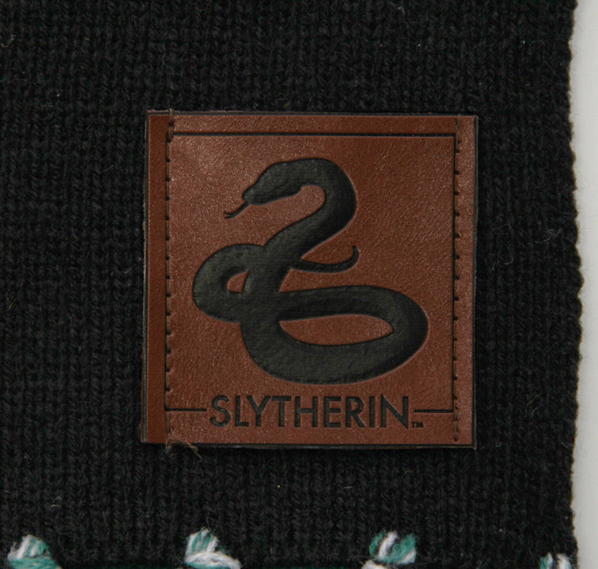chez-rhox-geek-stop-scarf-wizarding-world-harry-potter-patch-striped-slytherin-2.jpg