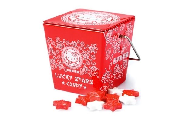 chez-rhox-geek-stop-boston-america-candy-tin-hello-kitty-lucky-star.jpg