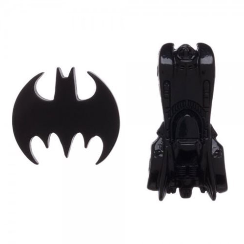 chez-rhox-geek-stop-pin-enamel-dc-comics-batman-and-batmobile.jpg