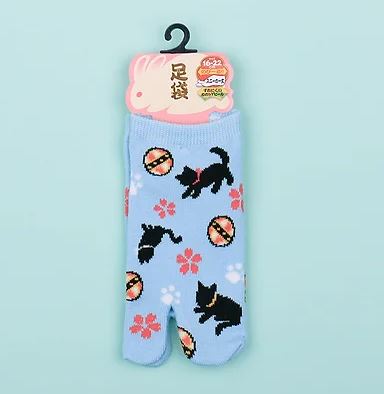 chez-rhox-geek-stop-socks-tabi-kuro-neko-cat-playing-in-sakura-caw-paws-blue-16-22cm.jpg