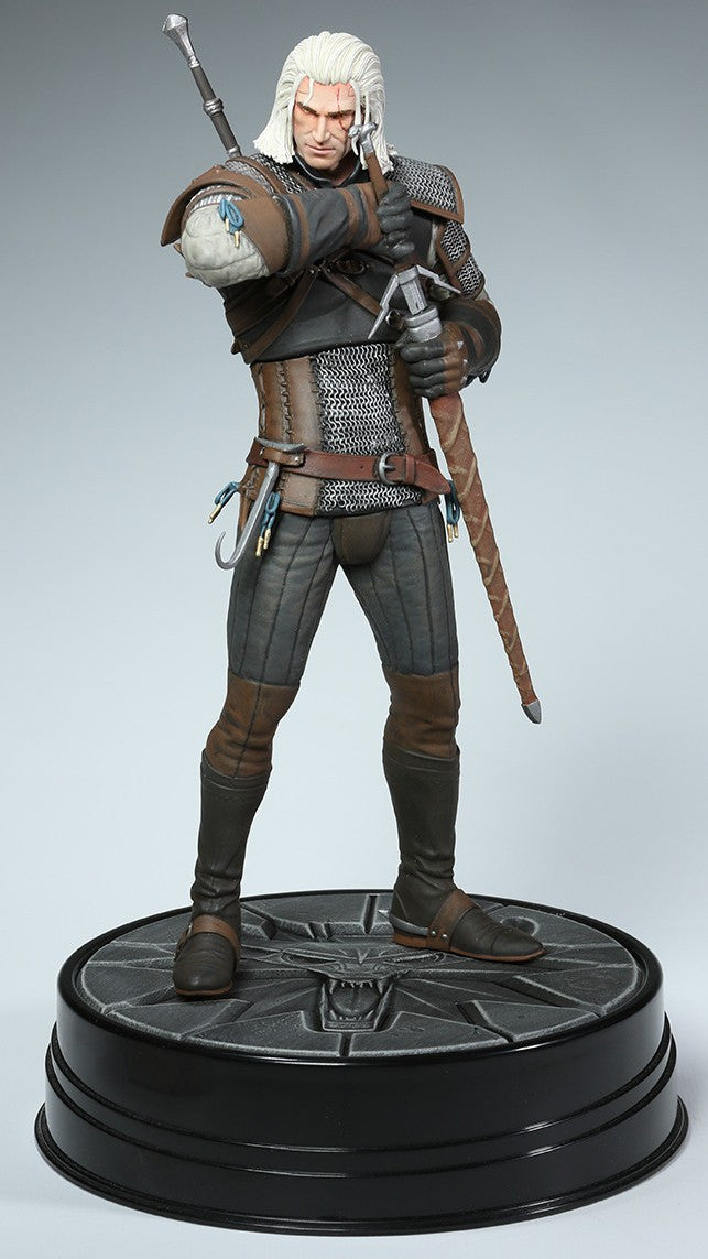 chez-rhox-geek-stop-figurine-the-witcher-3-wild-hunt-geralt-hearts-of-stone-11-inches.jpg