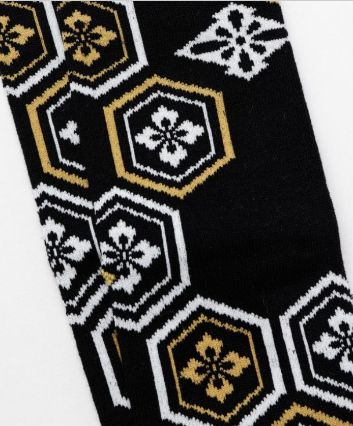 chez-rhox-geek-stop-socks-tabi-bunmei-pattern-turtoise-shell-black-and-gold-1-pair-2.png