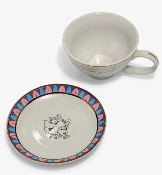 chez-rhox-geek-stop-mug-disney-princess-tea-cup-and-saucer-set-theres-a-girl-in-the-castle-2.JPG