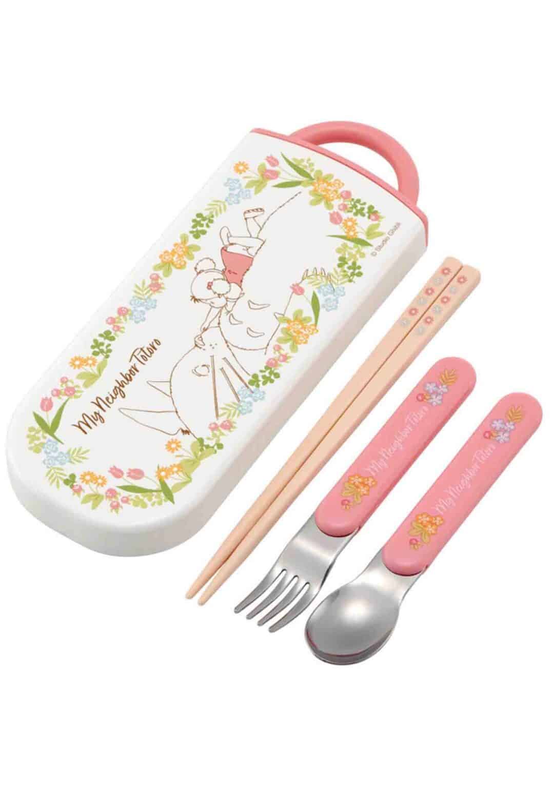 chez-rhox-geek-stop-utensils-studio-ghibli-my-neighor-totoro-totoro-and-mei-with-flowers-set-with-chopsticks-spoon-and-fork.jpg