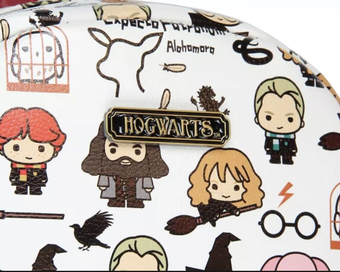 chez-rhox-geek-stop-backpack-harry-potter-chibi-characters-various-symbols-hogwarts-metal-white-and-red-faux-leather-3.jpg