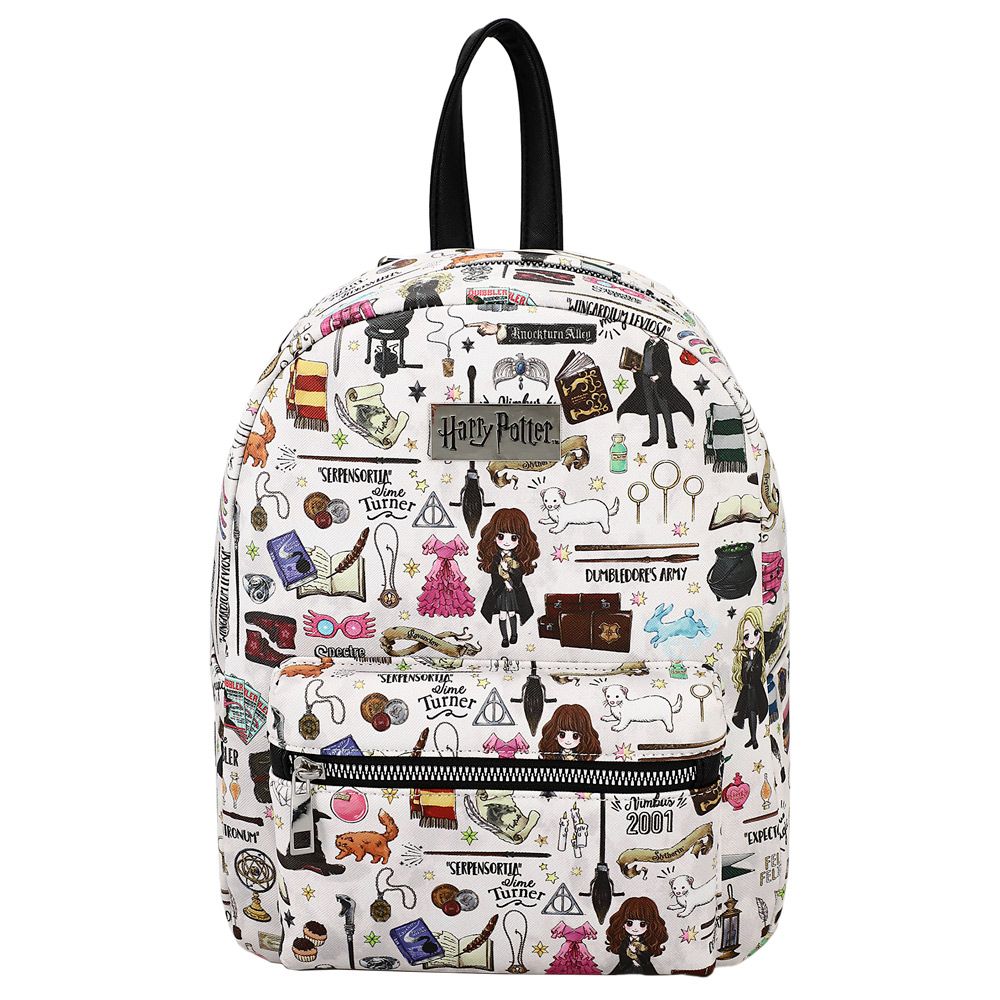 chez-rhox-geek-stop-backpack-harry-potter-collage-characters-and-magic-objects-metal-logo-beige-faux-leather-1.jpg