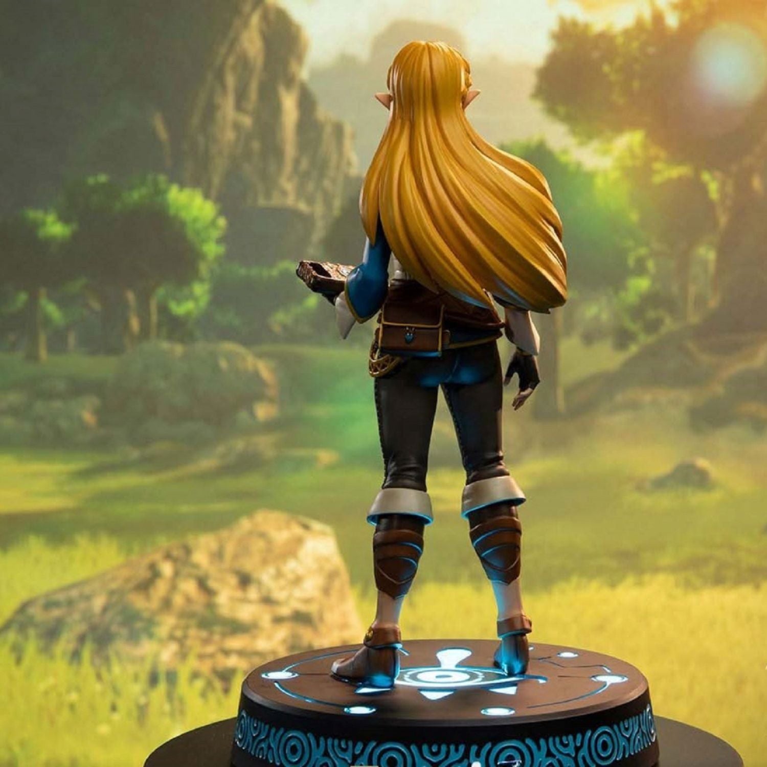 chez-rhox-geek-stop-figurine-nintendo-the-legend-of-zelda-breath-of-the-wild-zelda-10-inch-first-4-figure-light-up-function-3.jpg
