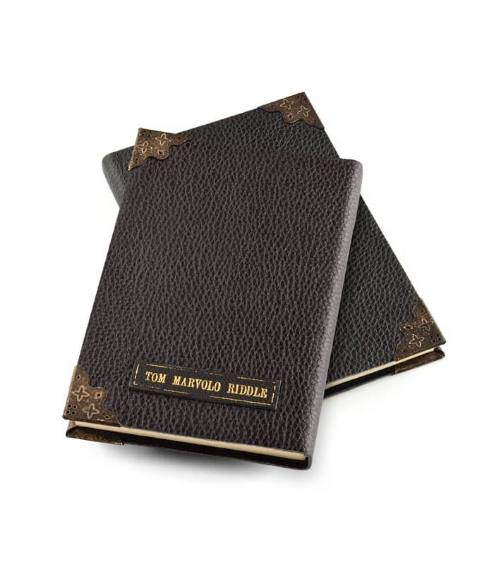 chez-rhox-geek-stop-collectible-harry-potter-tom-marvolo-riddle-diary-the-noble-collection-2.jpg