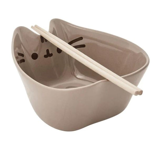 chez-rhox-geek-stop-ramen-bowl-pusheen-shaped-with-chopsticks.JPG
