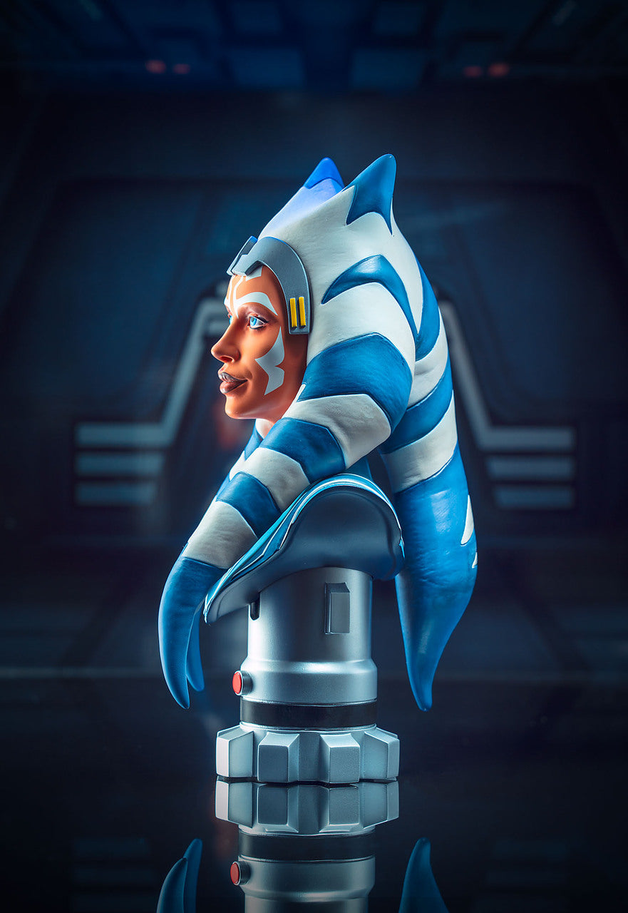 chez-rhox-geek-stop-collectible-star-wars-the-mandalorian-figurine-legends-in-3-dimensions-ahsoka-tano-1-2-scal-resin-bust-3.jpg