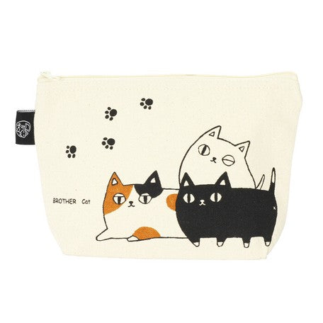 chez-rhox-geek-stop-pouch-sankyodai-brother-cat-mike-shiro-kuro-with-toy.jpg