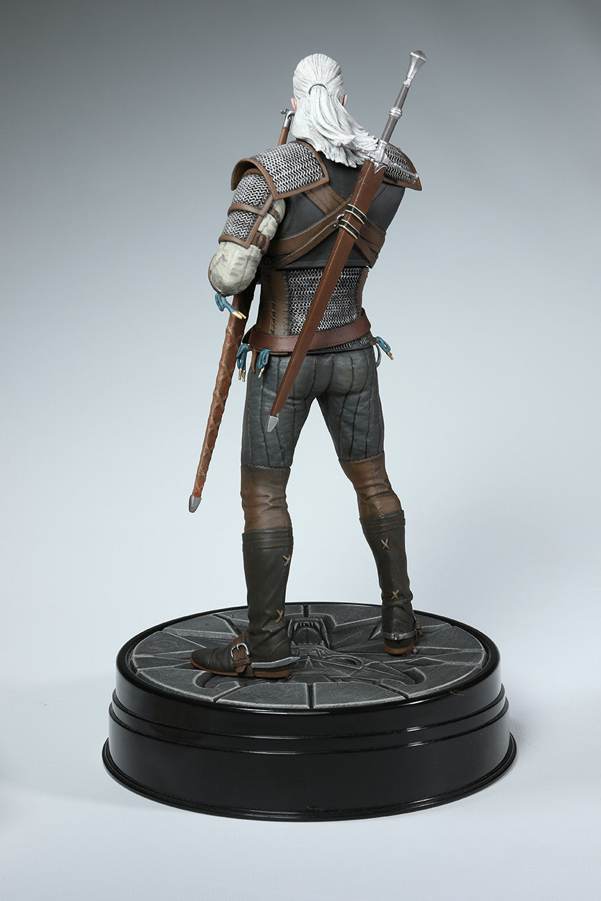 chez-rhox-geek-stop-figurine-the-witcher-3-wild-hunt-geralt-hearts-of-stone-11-inches-2.jpg