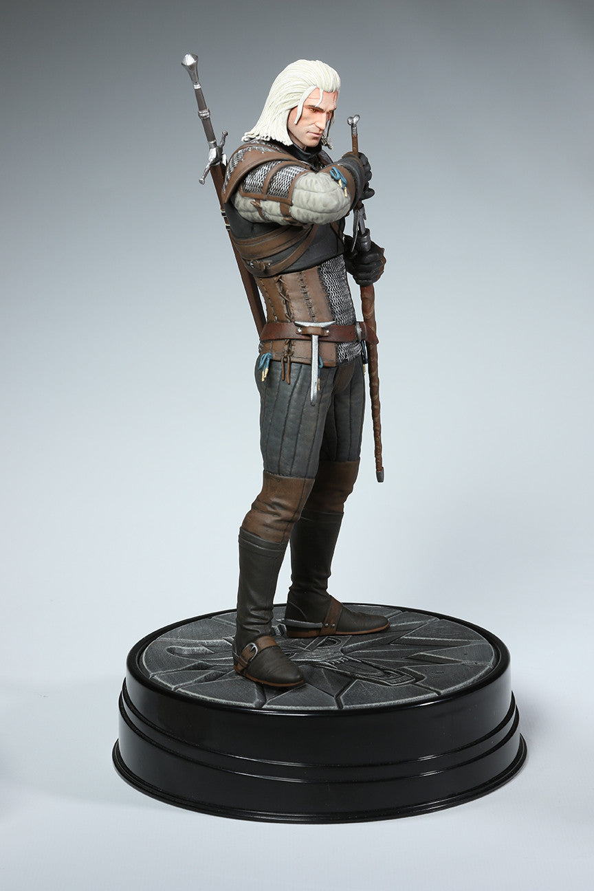 chez-rhox-geek-stop-figurine-the-witcher-3-wild-hunt-geralt-hearts-of-stone-11-inches-3.jpg