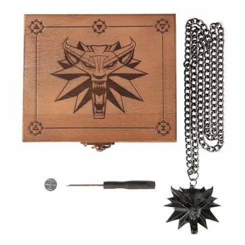 chez-rhox-geek-stop-collectible-necklace-the-witcher-wild-hunt-3-with-led-eyes-in-collectors-box.jpg