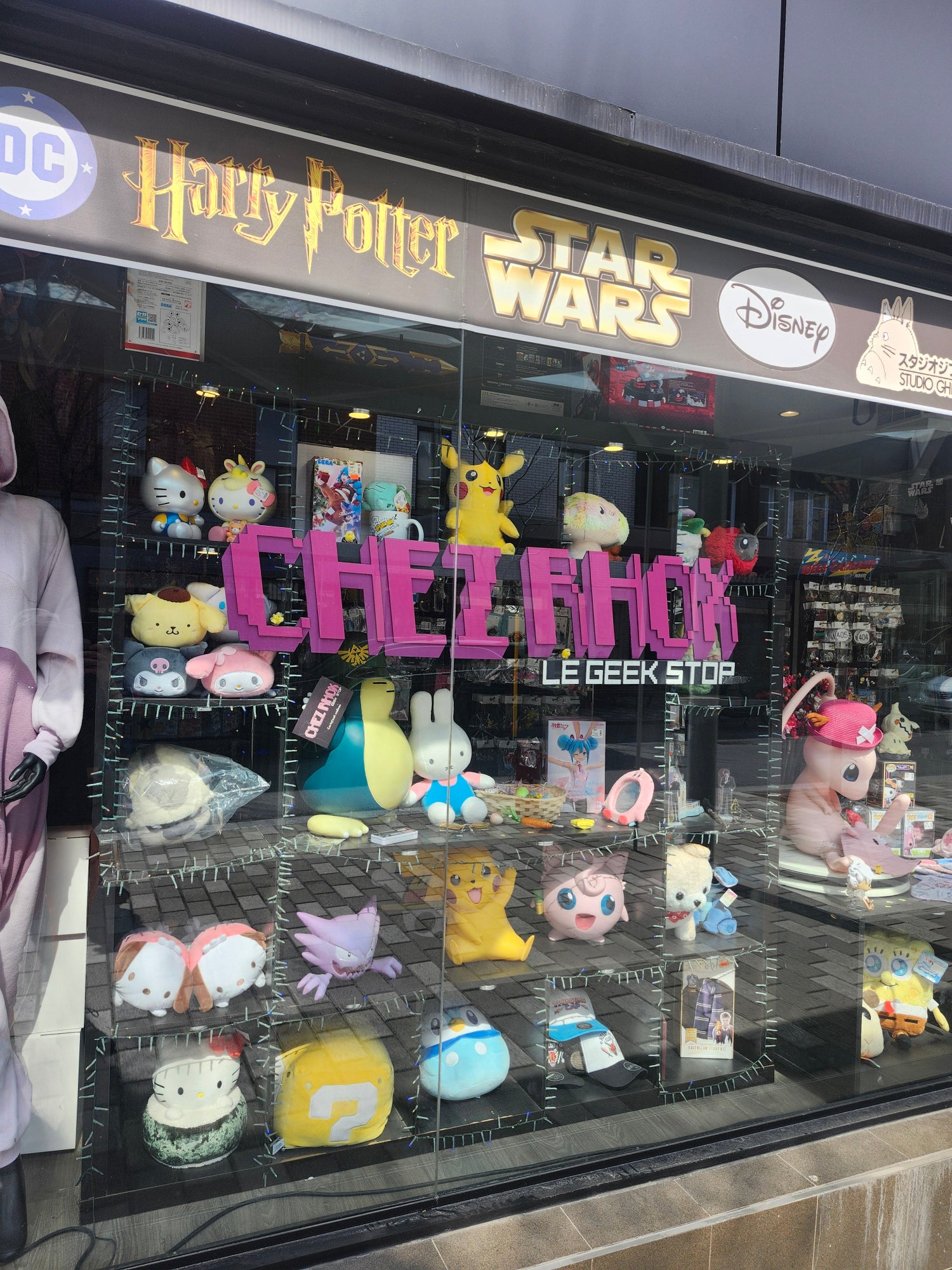 photo_exterieur_magasin_chez_Rhox_Geek_Stop