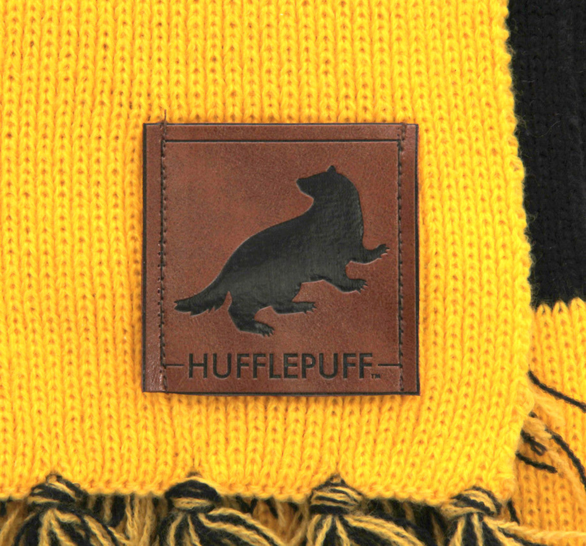 chez-rhox-geek-stop-scarf-wizarding-world-harry-potter-patch-striped-hufflepuff-2.jpg