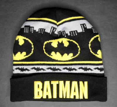 chez-rhox-geek-stop-tuque-winter-hat-dc-comics-batman-yellow-font-bioworld.png