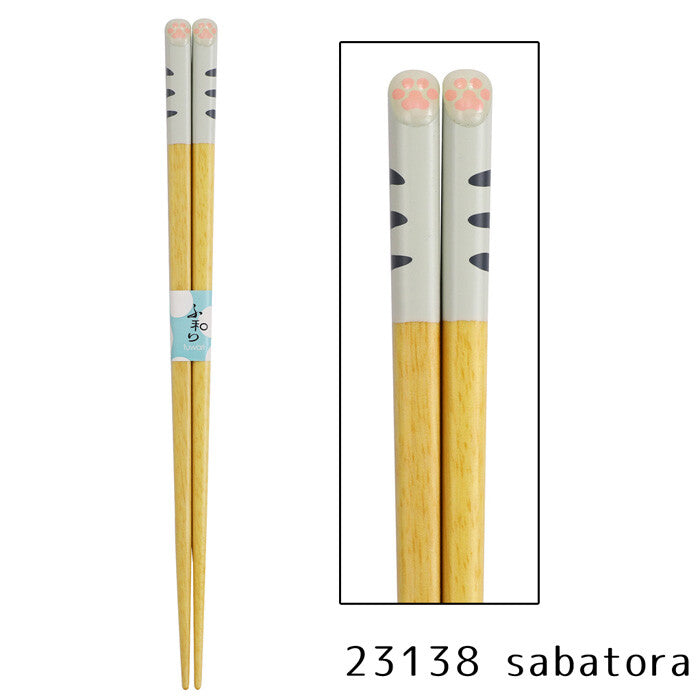 chez-rhox-geek-stop-chopsticks-sankyodai-the-three-brothers-grey-tabby-cat-paws-sabatoraneko.jpg
