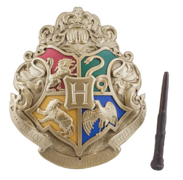 chez-rhox-geek-stop-lamp-harry-potter-hogwarts-crest-with-wand-remote.JPG