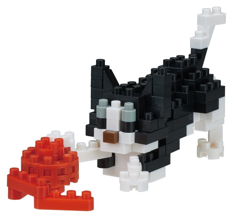 chez-rhox-geek-stop-toys-nanoblock-playing-cat-110pcs.jpg