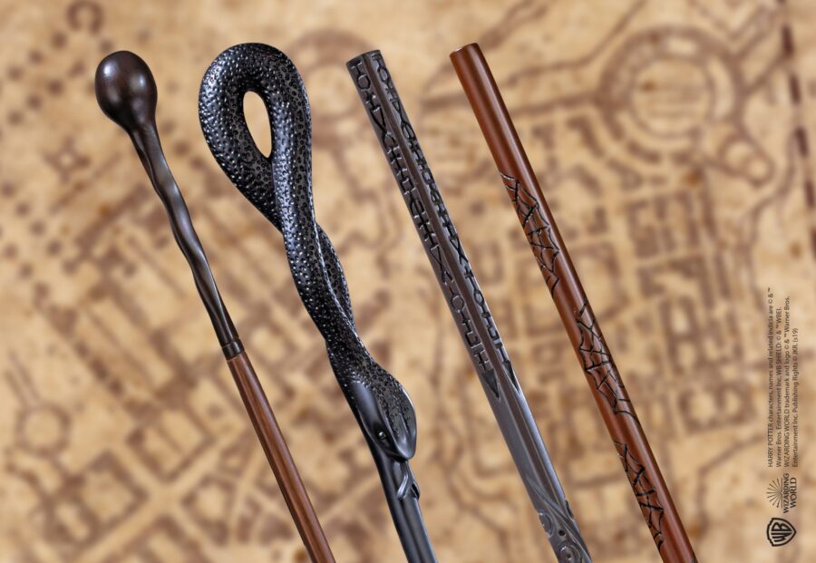 chez-rhox-geek-stop-harry-potter-noble-collection-marauders-map-wand-collection-replica-display-4.jpg