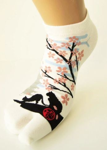 chez-rhox-geek-stop-socks-tabi-cat-shadow-with-pagoda-white-22-25cm.jpg