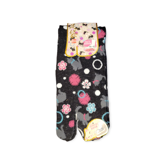 chez-rhox-geek-stop-socks-tabi-cat-playing-in-the-sakura-black-22-25cm.png