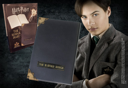 chez-rhox-geek-stop-collectible-harry-potter-tom-marvolo-riddle-diary-the-noble-collection.jpg