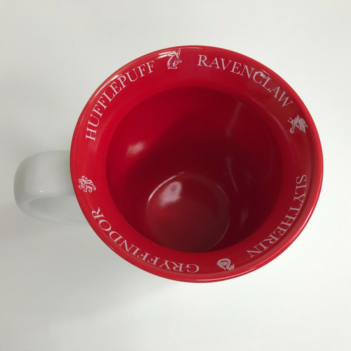 chez-rhox-geek-stop-mug-harry-potter-hogwarts-crest-white-and-red-3.jpeg