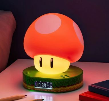 chez-rhox-geek-stop-clock-wecker-nintendo-super-mario-red-super-mushroom-digital-alarm-with-light-and-sounds-2.JPG