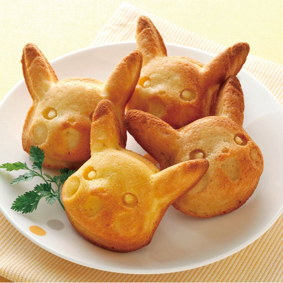chez-rhox-geek-stop-cake-mold-pokemon-pikachu-head-silicone-4-place-3.jpg