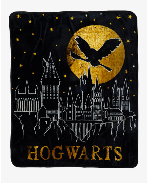 chez-rhox-le-geek-stop-fleece-throw-blanket-harry-potter-hogwarts-at-night-hedwig-moon-stars-black-white-gold.PNG