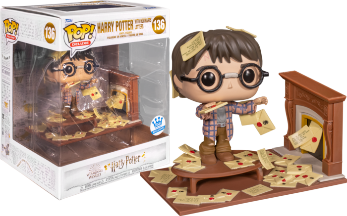 chez-rhox-geek-stop-figurine-funko-pop-harry-potter-harry-potter-with-hogwarts-letters-136-deluxe-funko-shop-exclusive.png