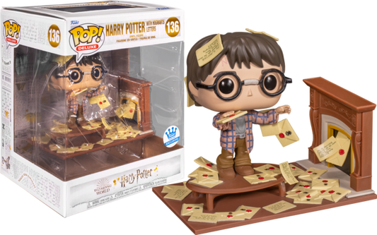 chez-rhox-geek-stop-figurine-funko-pop-harry-potter-harry-potter-with-hogwarts-letters-136-deluxe-funko-shop-exclusive.png