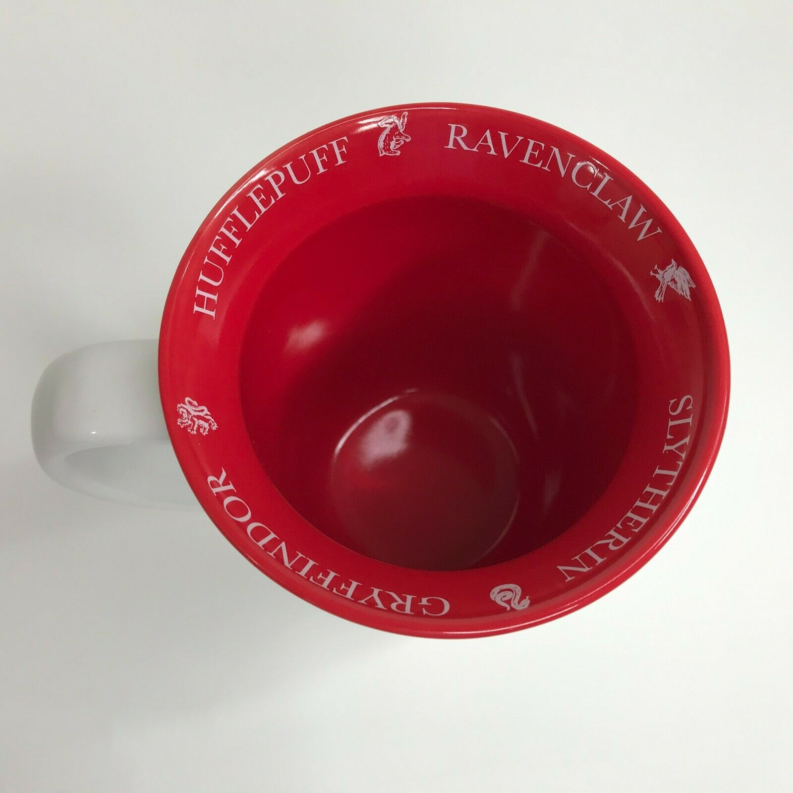 chez-rhox-geek-stop-mug-harry-potter-hogwarts-crest-white-and-red-3.jpeg